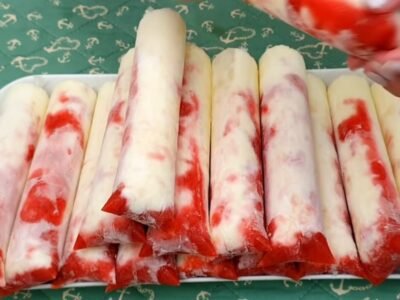 Geladinho Gourmet Com Calda De Morango