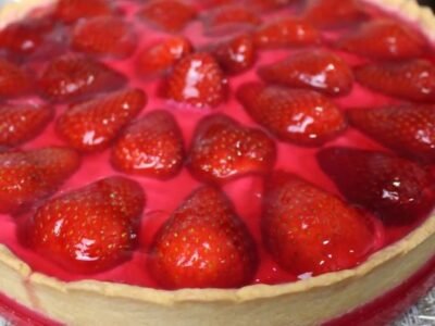 Torta de Morango Espelhada: Uma Delícia para o Paladar e para os Olhos