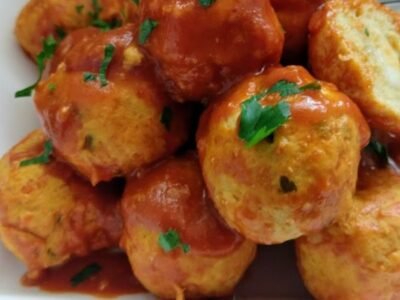 Almôndegas de frango suculentas e nutritivas com farinha de aveia