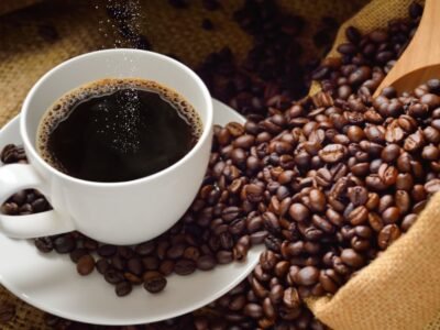 Por que as pessoas estão colocando sal no café?