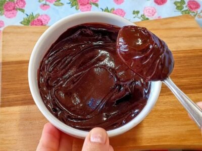 Ganache falsa feita com chocolate em pó, para cobertura e recheios de bolos e de sobremesas