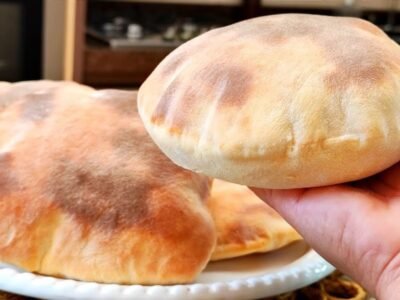 Pão Sírio macio, quando você assa o aroma que se espalha pela cozinha é uma experiência a parte