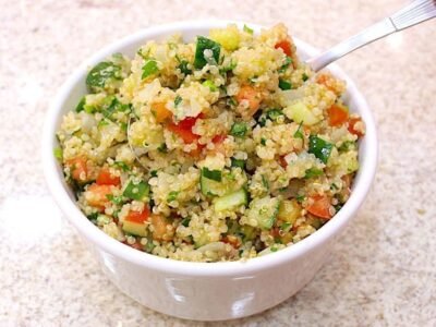 Salada de quinoa com legumes