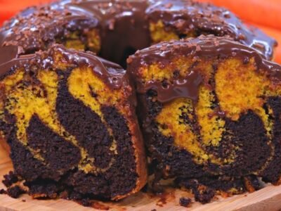 Bolo 2 em 1: Descubra o Encanto de Um Bolo Mesclado de Cenoura e Chocolate