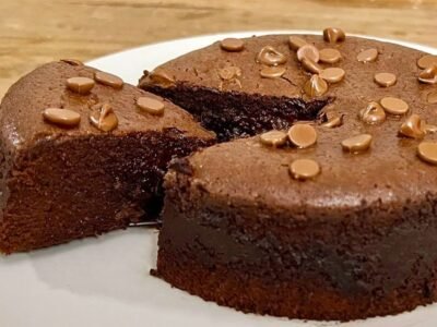 Delicioso Bolo de Chocolate Fofinho e Molhadinho: Uma Obra-Prima Doceira!