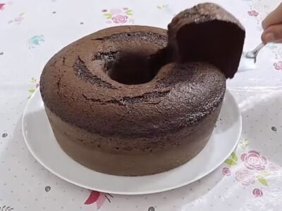 Bolo de Chocolate Caseiro: A Delícia que Aquece o Coração