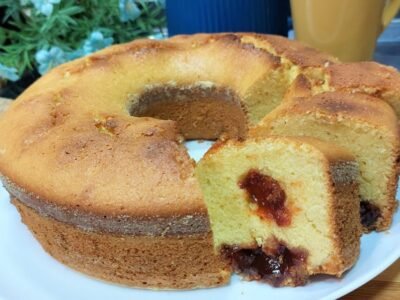 BOLO DE FUBÁ COM GOIABADA SIMPLES E DELICIOSO