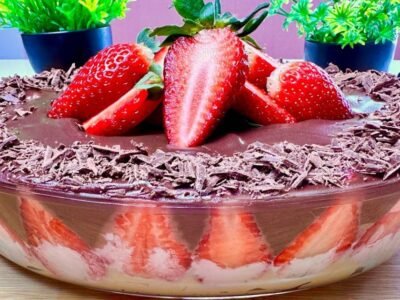 Bombom de Morango na Travessa: O Doce que Vai Conquistar Seu Coração!