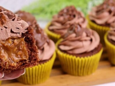 Cupcake de Snickers Caseiro: Uma Delícia Irresistível e Fácil de Fazer!