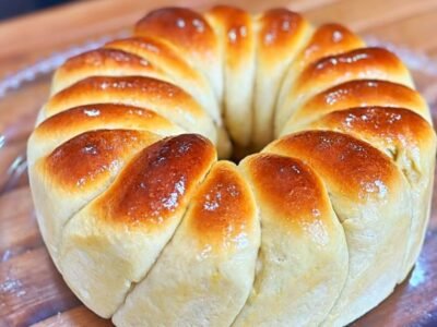 PÃO CASEIRO DOCE FÁCIL DE FAZER: NEM PRECISA SOVAR – RECEITA RÁPIDA E DELICIOSA!