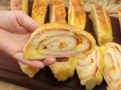 Rocambole de Presunto e Dois Queijos: Um Aperitivo Maravilhoso