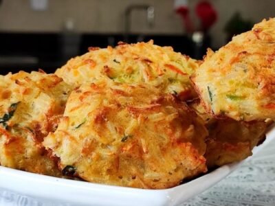 Bolinho de arroz assado que não fica duro, receita que deixa a massa fofinha leva manteiga