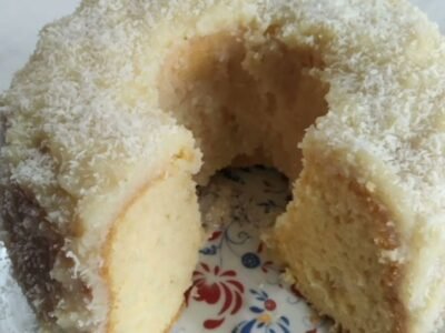 Bolo fofinho de guaraná, a bebida borbulhante ajuda a levantar a massa, tornando-a incrivelmente fofa e deliciosa