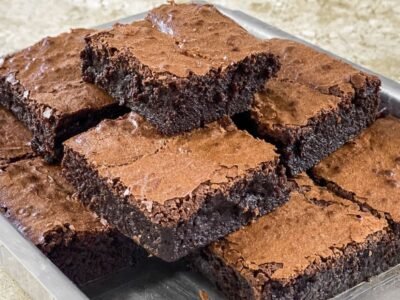 Brownie molhadinho mais fácil que existe com a textura cremosa