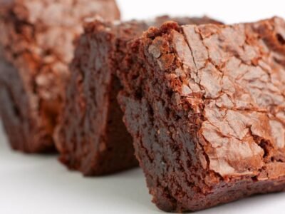 Brownie é bolo de chocolate sem fermento, mas não só isso, conheça o segredo para nunca errar