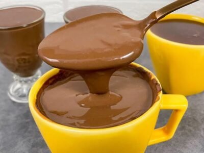 Chocolate quente cremoso sem leite condensado é o aconchego em uma caneca