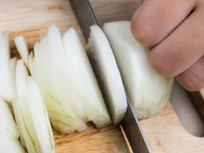 SEM LÁGRIMAS NA COZINHA: COMO CORTAR CEBOLA SEM CHORAR