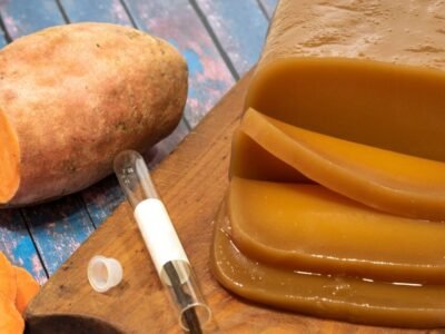 Marrom Glacê é tão simples, leva apenas batata doce, açúcar, gelatina incolor e essência de baunilha, doce clássico