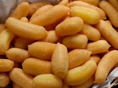 Conheça os Ovos Bolha, um salgadinho de receita simples, com ovos, manteiga e amido de milho