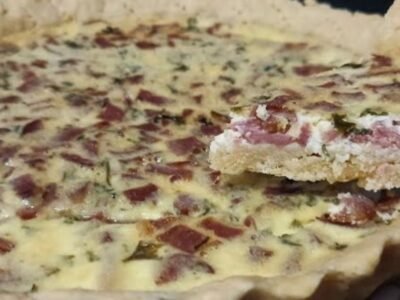 Quiche de calabresa vai bem a qualquer hora, aprenda a fazer