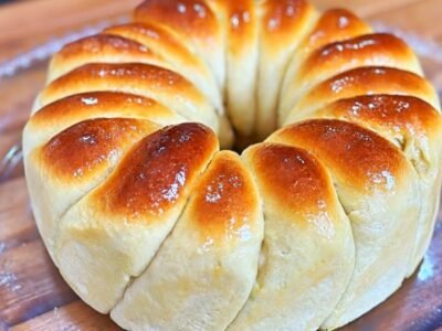 Rosca doce que não precisa abrir com rolo e nem sovar na mesa