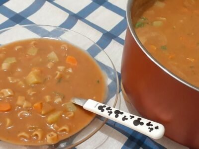 SOPA DE FEIJÃO COM MACARRÃO E LEGUMES: UM PRATO ACONCHEGANTE E NUTRITIVO!