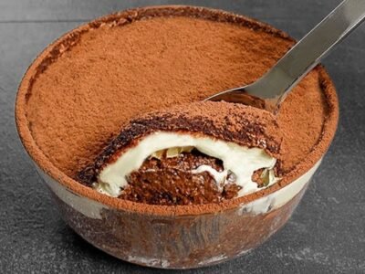 Sobremesa fina que conseguimos fazer em casa, esse é o Tiramisu descomplicado e saudável