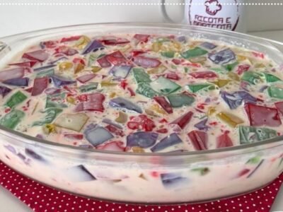 Gelatina Colorida: A Sobremesa Mais Fácil e Vibrante que Você Já Viu!