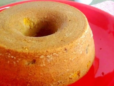 A Melhor Receita de Bolo de fubá com Goiabada e Coco