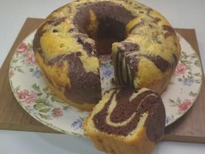 Bolo Bicolor/Mármore de Liquidificador: A Maravilha Fofinha e Fácil que Você Vai Amar!
