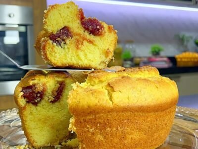 Bolo de Fubá com Goiabada: A Fusão Perfeita de Sabores Tradicionais