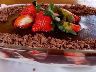 Bombom de Morango na Travessa: Uma Delícia Irresistível