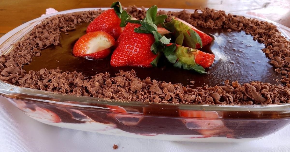 Bombom de Morango na Travessa Uma Delícia Irresistível
