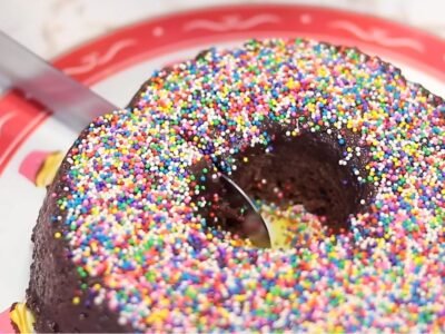 Especial Dia das Crianças: Bolo de Brigadeiro de Micro-ondas – Fácil, Rápido e Com Cobertura Inclusa!