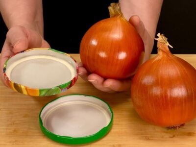 Como usar uma tampa de vidro de conserva para cortar cebola e ter o resultado de um chef profissional