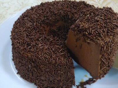 Brigadeirão para não ter o trabalho de bolear mas ter a mesma satisfação de comer