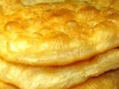 FARINHA + ÁGUA FERVENTE ESSE SALGADO NEM PRECISA DE RECHEIO RECEITA BÁSICA PARA UM LANCHE RÁPIDO