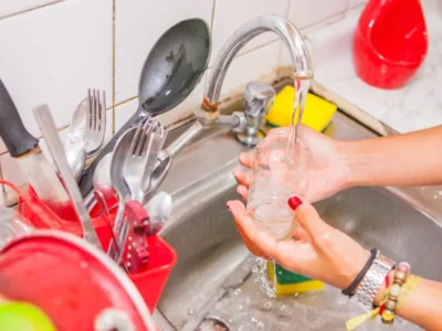 Como ter vontade de lavar a louça? Dicas para quem acha essa tarefa tediosa e desagradável